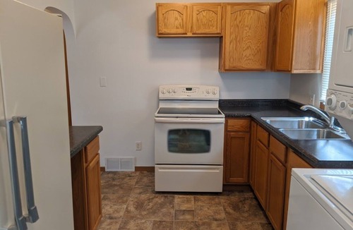 Bismarck House | ONLY 1 mi to Cap. & Both Hosp-Cozy 2 Bed Home