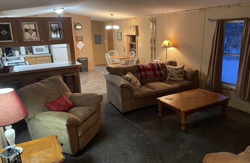 Thompsonville House | Only 5 minutes to Crystal: Please read our reviews & don’t overlook this one!