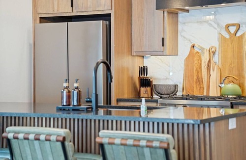 Edmond House | ONYX @ The Lark | Stylish & Serene Edmond Oasis