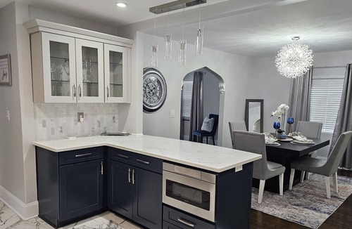 Detroit House | Opuluxe Contemporary Retreat with Grill