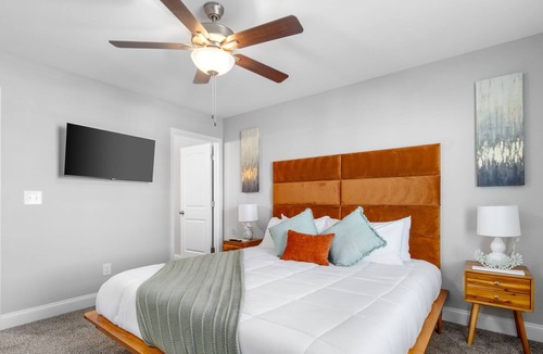 Clarksville House | Orange Bliss Hideaway: A Slice of Peace and Quiet in the Middle of the Action