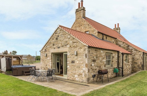 Durham Cottage | ORCHARD COTTAGE, pet friendly, character holiday cottage in Durham
