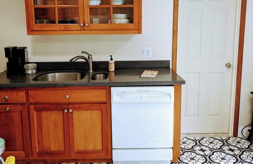 West Branch Cottage | Orchard Cottage - with Fire Pit and Laundry in West Branch