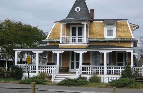 Oak Bluffs House | Original Pratt House built in 1866 with Ocean View of the Inkwell beach.