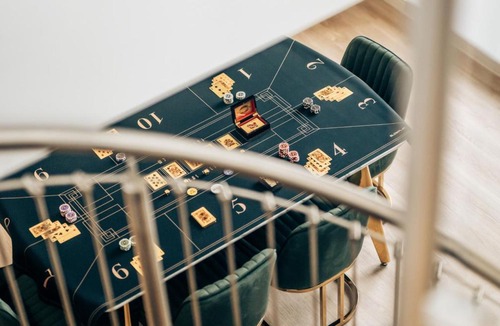 Dundee Apartment | ORION SHORT STAYS has many properties to choose from, We can accommodate LARGE groups, You will need to ask us by going to ORION SHORT STAYS, for Custom Quotes we will need to speak to you - JUST ASK - ONLY 5 Mins to STANNERGATE Ports