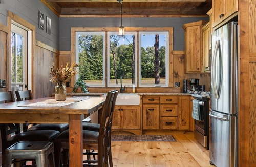 Lake City Cabin | ORV Trails - Outdoor Fireplace - Luxury Cabin - Fall Colors & Pet Friendly!