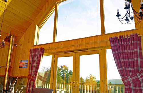 Dallavich Cabin | OSPREY CABIN - Charming log cabin with great views over beautiful Loch Awe