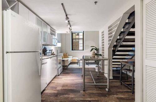 Downtown Cincinnati Apartment | OTR Stadium Loft with Pool & Gym