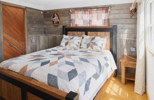 Arbor Vitae House | Outback Shack: Lake Access Studio in Woodruff