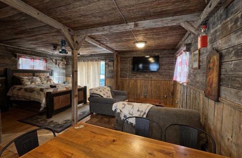 Arbor Vitae House | Outback Shack: Lake Access Studio in Woodruff