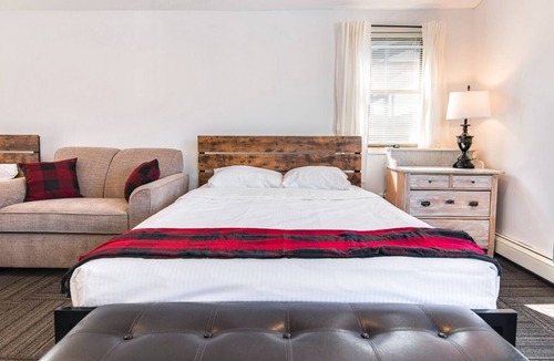 Balsam Lake Hostel | Outdoors Inn Room #10
