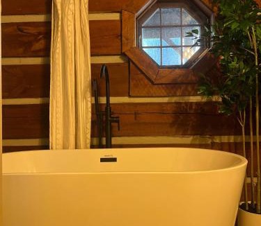Rockbridge House | Outdoors Sleeps7 Family Getaway Fun Arcade Villa