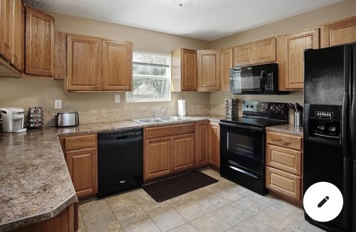 Lenexa House | Overland Park - 20 min from arrowhead stadium