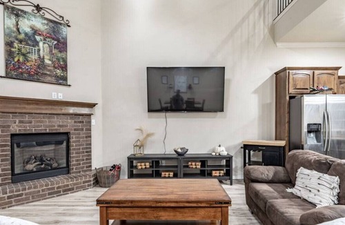 North Overton House | Overton Opulence - 3BR/3.5BA - EV Charger