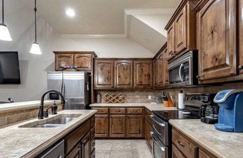 North Overton House | Overton Opulence - 3BR/3.5BA - EV Charger