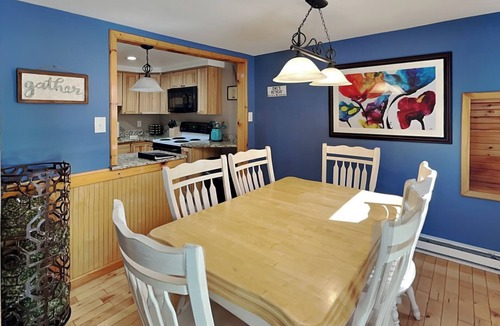 McHenry House | Owl’s Retreat | Pet Friendly, Hot Tub, Nearby Lake