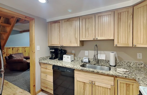 McHenry House | Owl’s Retreat | Pet Friendly, Hot Tub, Nearby Lake