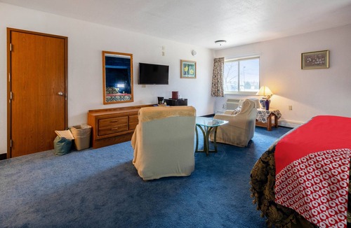 Chesaning Hotel | OYO Hotel Chesaning Route 52 & Hwy 57