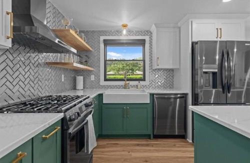 Ashwaubenon House | Pack 'Em Inn - Ultimate Titletown Comfort