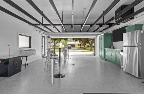 Ashwaubenon House | Pack 'Em Inn - Ultimate Titletown Comfort