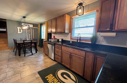 Ashwaubenon House | Packer Love on Dove-NEW ENTERTAINMENT GARAGE