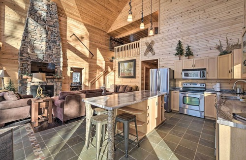 Hayward Cabin | Paddle Ready: Hayward Lake View Retreat w/BBQ