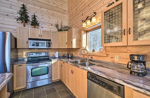 Hayward Cabin | Paddle Ready: Hayward Lake View Retreat w/BBQ