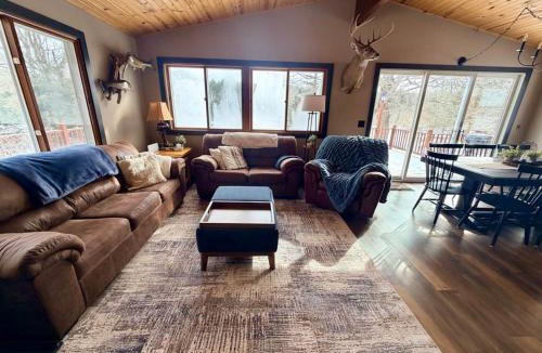 Mercer House | Paddler's Paradise Cabin with Direct Trail Access!