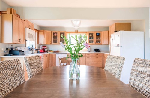 Montague Cottage | Panoramic Lake Michigan Vistas with Beach Access