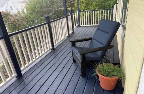Observation Hill Apartment | Panoramic Lake Views, Private Balcony, 5-min to Canal Park, Downtown & Hospitals