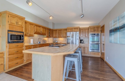 Traverse City House | Panoramic Point - dazzling views and private beach