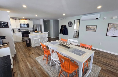 Ocean Park Apartment | Panoramic rooftop view and pinball game room.