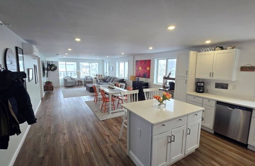 Ocean Park Apartment | Panoramic rooftop view and pinball game room.