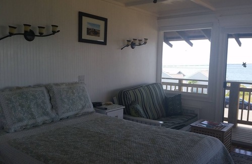 North Truro Apartment | PANORAMIC VIEWS! Front Studio Unit Beach Across Street.