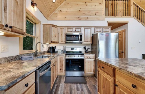 Bethel House | Papa Moose Lodge w/Fireplace!