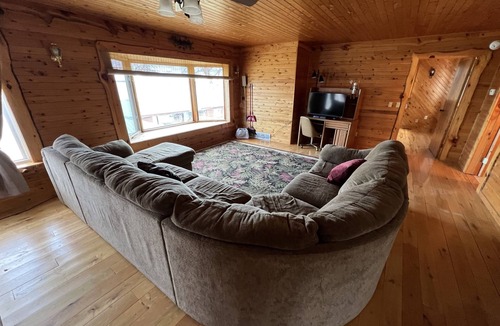 Drummond Cabin | Papins Resort Baileys Loft