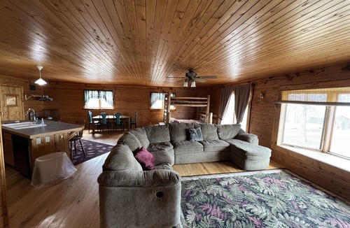 Drummond Cabin | Papins Resort Baileys Loft