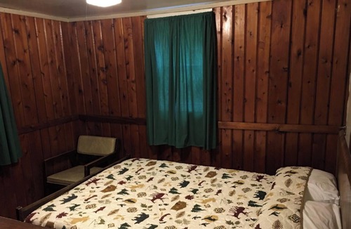 Drummond Cabin | Papins Resort Cabin #4