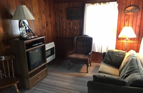 Drummond Cabin | Papins Resort Cabin #6