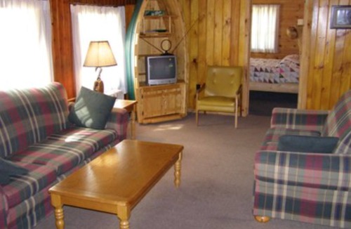 Drummond Cabin | Papins Resort Cabin #9