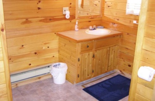 Drummond Cabin | Papins Resort Cabin #9