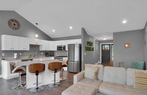 Port Sanilac House | Paradise Cove: Sleeps 6 w/Hot Tub, Walk to Beach & Downtown
