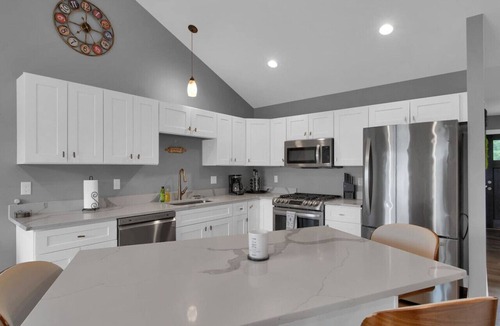 Port Sanilac House | Paradise Cove: Sleeps 6 w/Hot Tub, Walk to Beach & Downtown