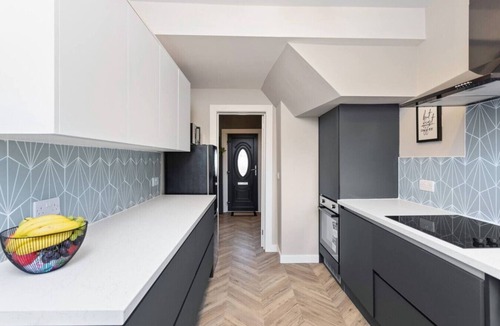 Loanhead House | Paradykes House - Free Parking & Garden
