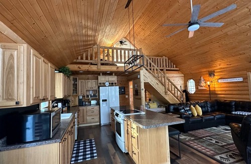 Markville Cabin | Pardun Rd · Quiet waterfront on Yellow River, lake access!
