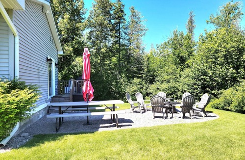 Traverse City House | "PARKER PLACE" Southern Leelanau county, 10 minutes from down town Traverse city
