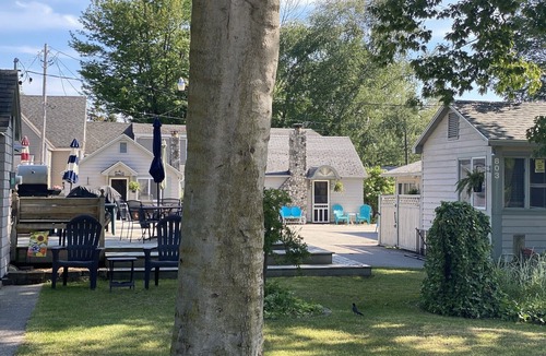 Ludington Apartment | Parkview Cottage #1 - 1/2 block to beach.
