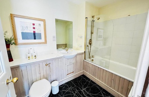 Old Town Apartment | Parliament Sq (apt 5) Royal mile