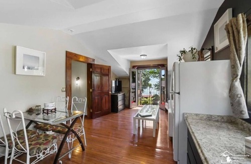 Luna Pier House | Part of Mini-Mansion, private, Lake Erie views