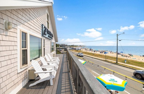 Falmouth Heights Condo | Partial Ocean View Studio w/Kitchenette & Shared Deck (105)